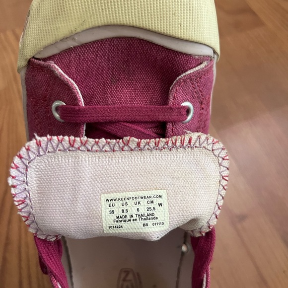 Keen Cream and Pink Sneakers with Lace-Up Design - Picture 5 of 6